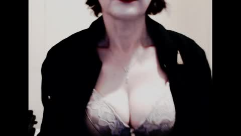 Snapshot of naughtyjenniferxx chatting on May 22, 2026, 1:57 am Jenny online show from May 22, 2026, 1:57 am