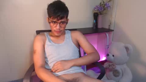 Snapshot of naughtyjosh_ chatting on October 25, 2025, 8:22 am Josh online show from October 25, 2025, 8:22 am