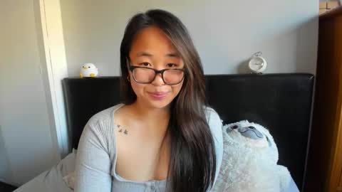 Gigi Chu  online show from November 2, 2025, 3:03 pm