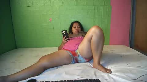Snapshot of naughtyvina4u chatting on January 27, 2025, 1:05 am VI NA online show from January 27, 2025, 1:05 am
