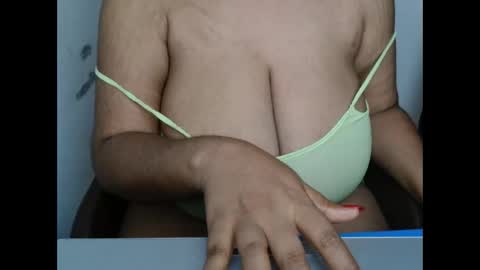 naughtyxpussyx online show from November 26, 2025, 8:15 am