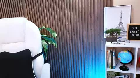 Snapshot of naugthyelli chatting on May 25, 2026, 9:21 pm online show from May 25, 2026, 9:21 pm