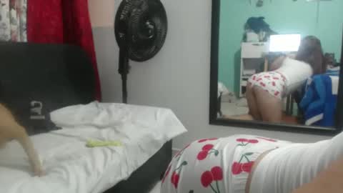 Snapshot of naugthymilf23 chatting on January 27, 2025, 1:37 am keyra online show from January 27, 2025, 1:37 am