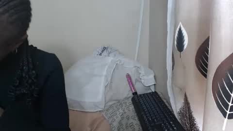 nawtylarissa_ online show from October 5, 2025, 7:28 am