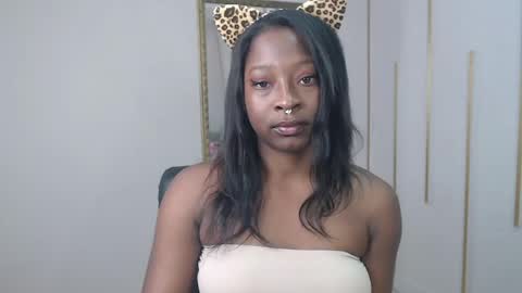 Snapshot of nayariskaya chatting on May 7, 2026, 3:39 pm Nayaris 3 online show from May 7, 2026, 3:39 pm