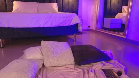 Juli  online show from March 11, 2025, 1:56 pm