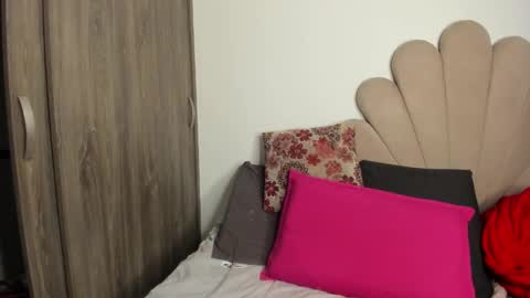 Snapshot of neeii chatting on February 9, 2026, 1:20 am Nei turn green online show from February 9, 2026, 1:20 am