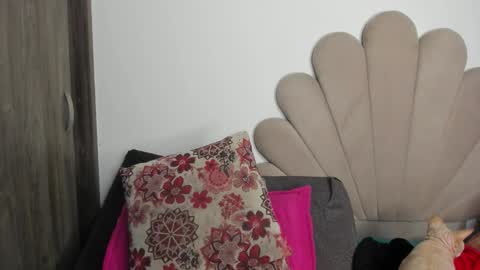 Snapshot of neeii chatting on March 4, 2026, 1:00 am Nei turn green online show from March 4, 2026, 1:00 am