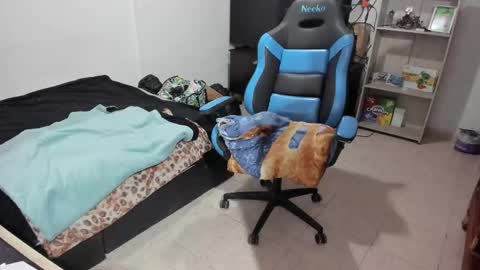 Geek Nicole    im Neeko UwU online show from December 5, 2025, 2:36 pm