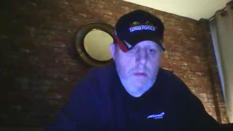 Snapshot of neil_uk_1976 chatting on October 5, 2025, 6:01 am Neil online show from October 5, 2025, 6:01 am