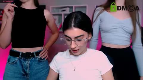 Snapshot of nekky_mouse chatting on September 18, 2025, 2:08 pm Meow online show from September 18, 2025, 2:08 pm