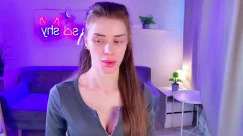 Naru online show from April 17, 2026, 5:05 pm