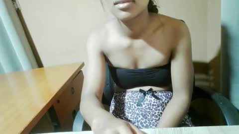 nelia_84 online show from May 5, 2026, 5:59 am