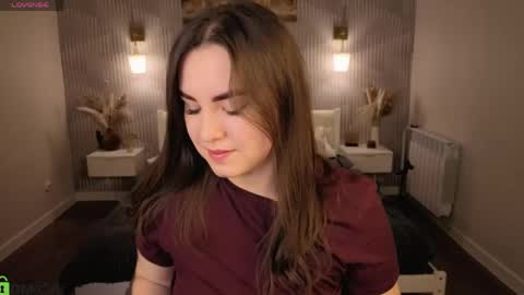 nelie_evans online show from June 5, 2026, 1:12 am