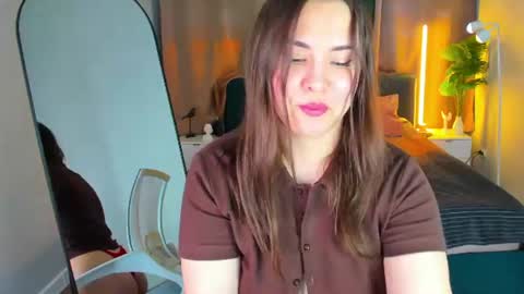 nelie_evans online show from June 11, 2026, 5:22 pm