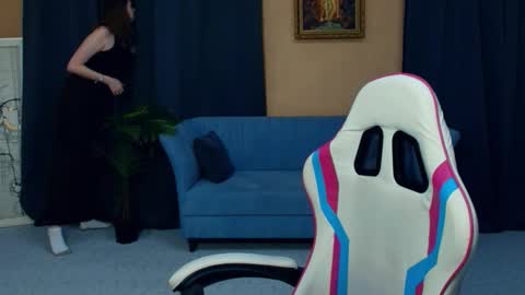 Nelli online show from March 6, 2026, 8:27 pm