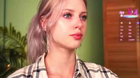 I am Nelly3 online show from September 10, 2025, 6:08 pm