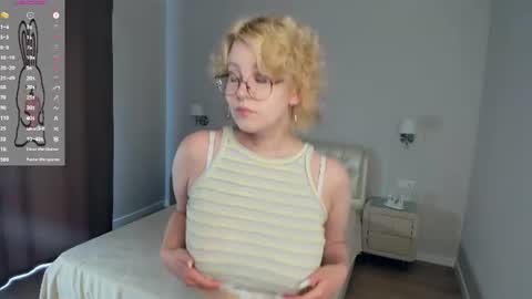 nelly_gloss online show from July 16, 2026, 7:47 am