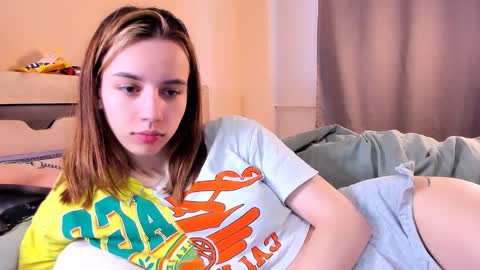 nelly_yy online show from February 1, 2025, 12:05 pm