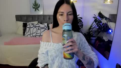 Sarah  online show from November 12, 2025, 2:45 am