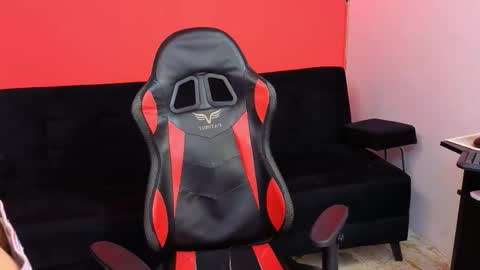 Snapshot of neo_twink chatting on December 16, 2025, 7:08 pm just Daniel online show from December 16, 2025, 7:08 pm