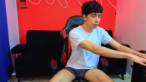 Snapshot of neo_twink chatting on December 20, 2025, 7:32 pm just Daniel online show from December 20, 2025, 7:32 pm