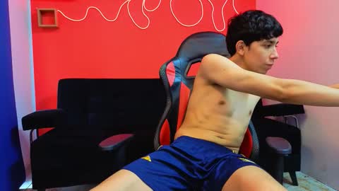 Snapshot of neo_twink chatting on December 21, 2025, 4:47 pm just Daniel online show from December 21, 2025, 4:47 pm