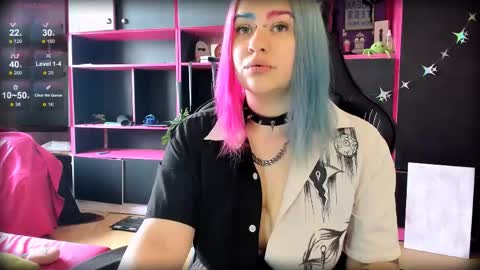 Snapshot of neon_baddie chatting on June 4, 2026, 9:15 am Ada online show from June 4, 2026, 9:15 am