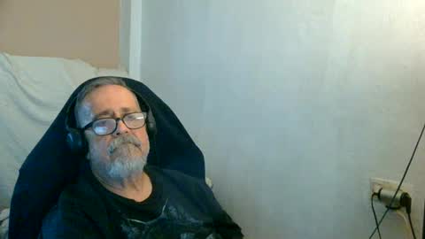 Snapshot of neron401 chatting on June 18, 2026, 4:11 pm neron401 online show from June 18, 2026, 4:11 pm