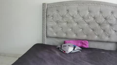 nesuko_kamado online show from November 21, 2025, 4:38 pm