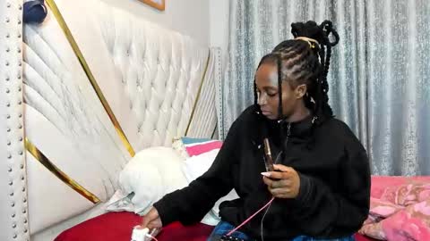 netfux_and_chill online show from February 3, 2026, 5:05 am