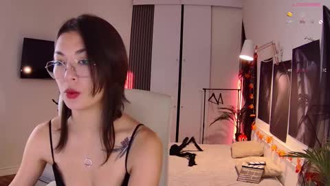 Snapshot of new_meow chatting on November 2, 2025, 2:19 pm Alice online show from November 2, 2025, 2:19 pm