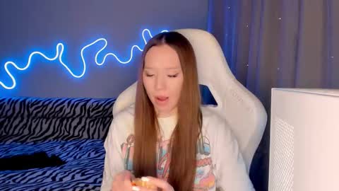 Mina online show from December 22, 2025, 12:13 pm