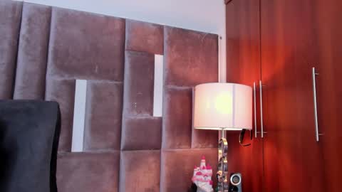 Nia online show from February 14, 2026, 3:09 pm