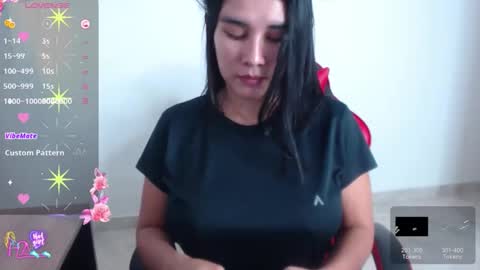 Snapshot of niaa_33 chatting on April 20, 2026, 9:27 pm Mia online show from April 20, 2026, 9:27 pm
