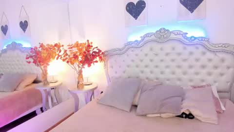 niacolussi online show from November 17, 2025, 6:57 pm