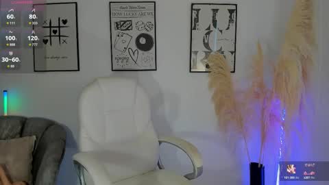 Nia online show from October 16, 2025, 1:01 pm