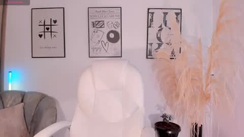 Nia online show from November 10, 2025, 12:48 pm