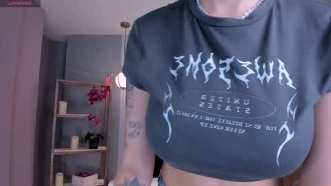 Snapshot of niaholland chatting on September 12, 2025, 6:52 pm SQUIRTER DOLL online show from September 12, 2025, 6:52 pm