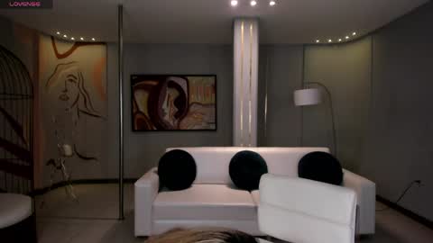 SQUIRTER DOLL    online show from April 3, 2026, 7:45 pm