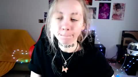 nica_kawaii online show from April 9, 2026, 6:41 am