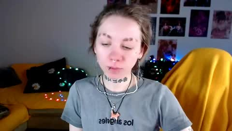 nica_kawaii online show from May 11, 2026, 5:24 am