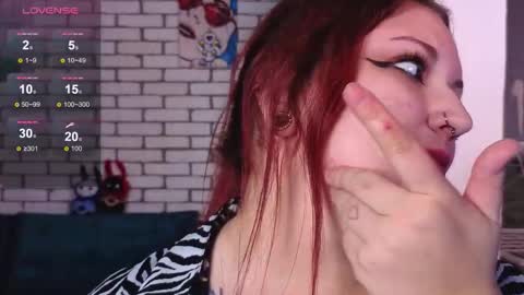 Snapshot of nicefox_ chatting on September 24, 2025, 4:21 pm Alisa online show from September 24, 2025, 4:21 pm