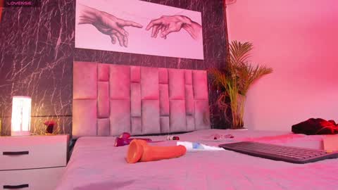 Nicolle  online show from January 22, 2025, 2:46 pm