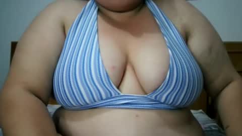 Snapshot of nicholle chatting on June 17, 2026, 10:43 pm Nicholle online show from June 17, 2026, 10:43 pm