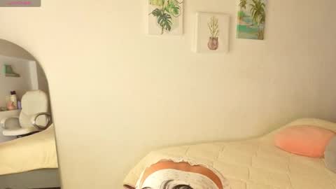 Nicole Silvermoon online show from April 13, 2026, 12:43 pm