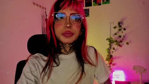 Snapshot of nicki_1 chatting on January 22, 2025, 8:18 am Help me reach 100 thumbs up online show from January 22, 2025, 8:18 am