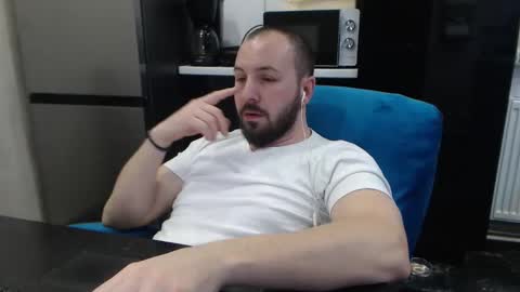 Julian online show from February 4, 2026, 11:31 pm