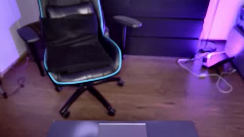 Nico online show from October 7, 2025, 6:32 am