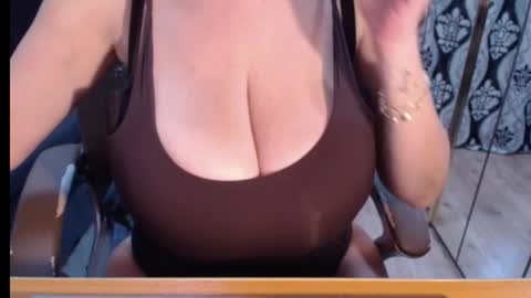 Nicky online show from October 22, 2025, 6:02 am